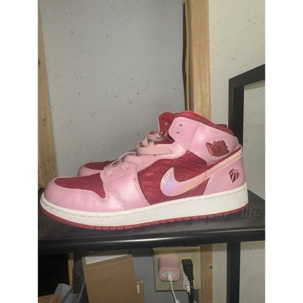 Nike Air Jordan Mid Premium GS Youth Valentines Day Size 7Y